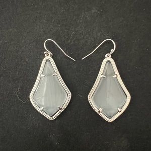 Kendra Scott drop Earrings